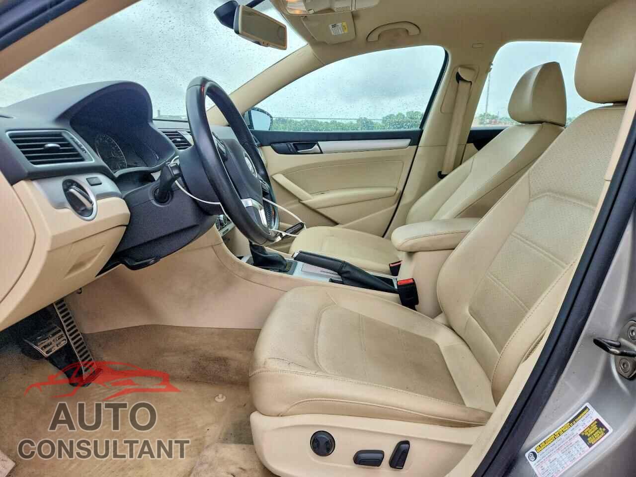 VOLKSWAGEN PASSAT 2012 - 1VWBH7A34CC102548