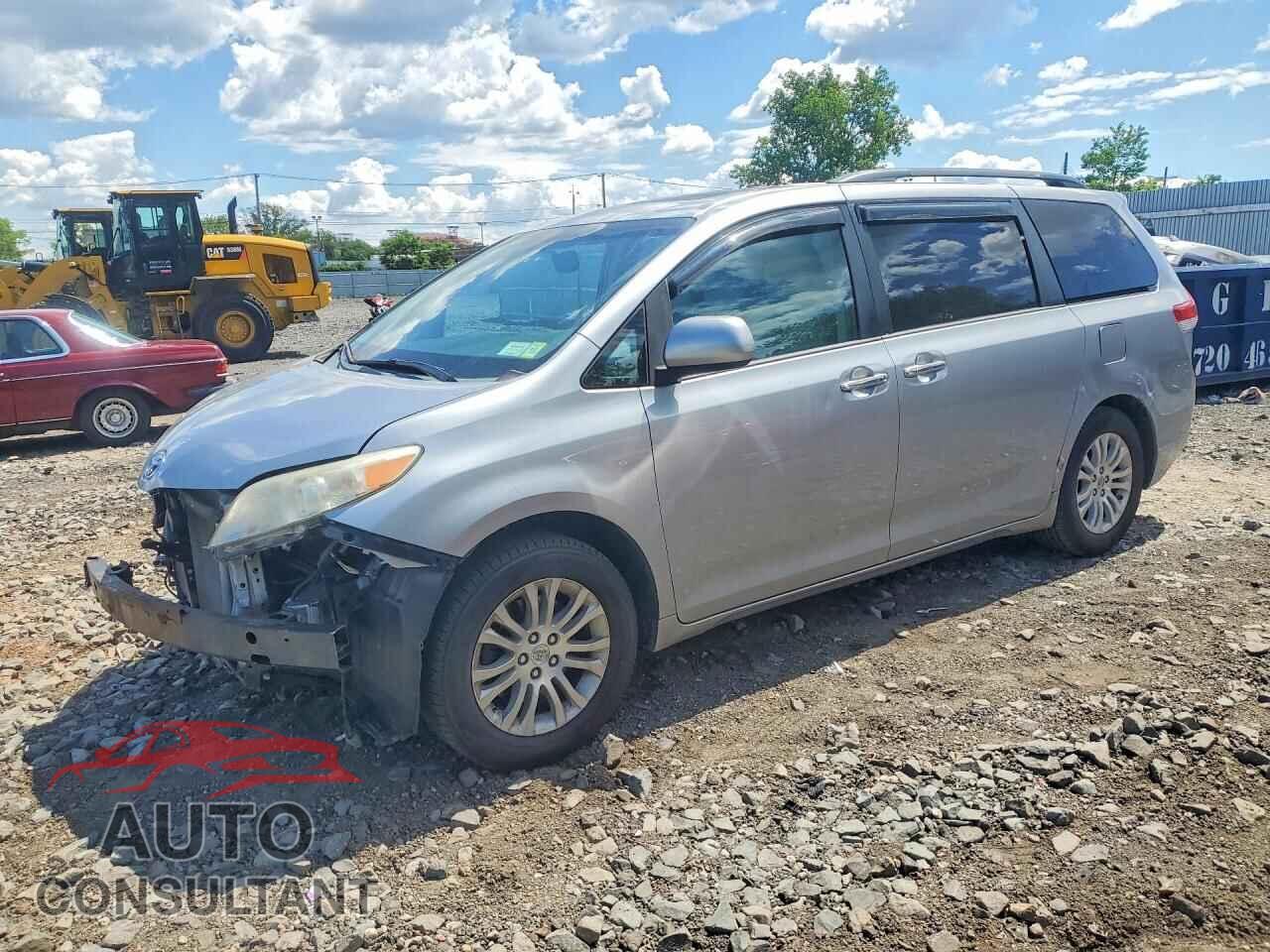 TOYOTA SIENNA 2013 - 5TDYK3DC2DS366709