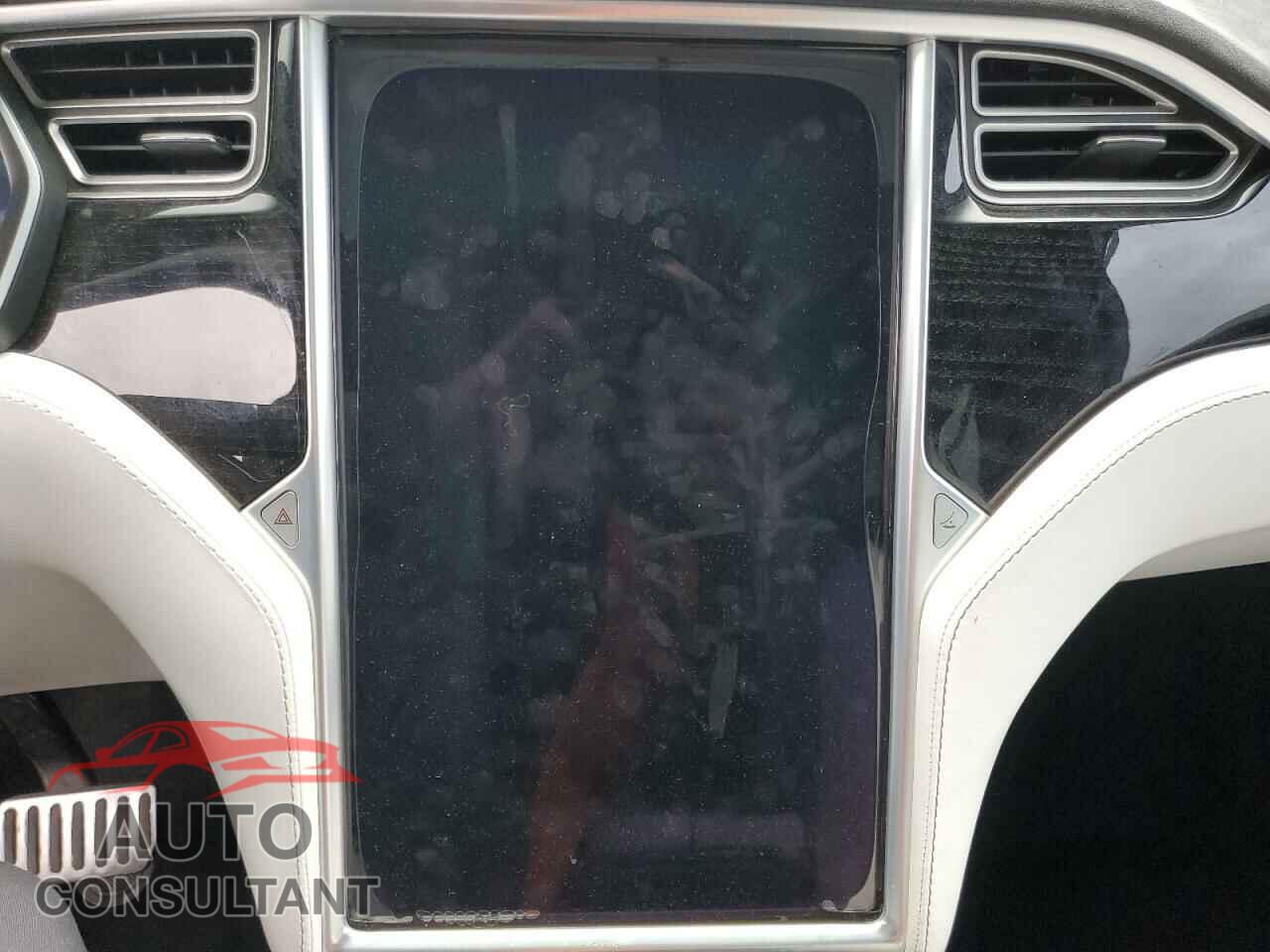 TESLA MODEL X 2016 - 5YJXCAE22GF015603