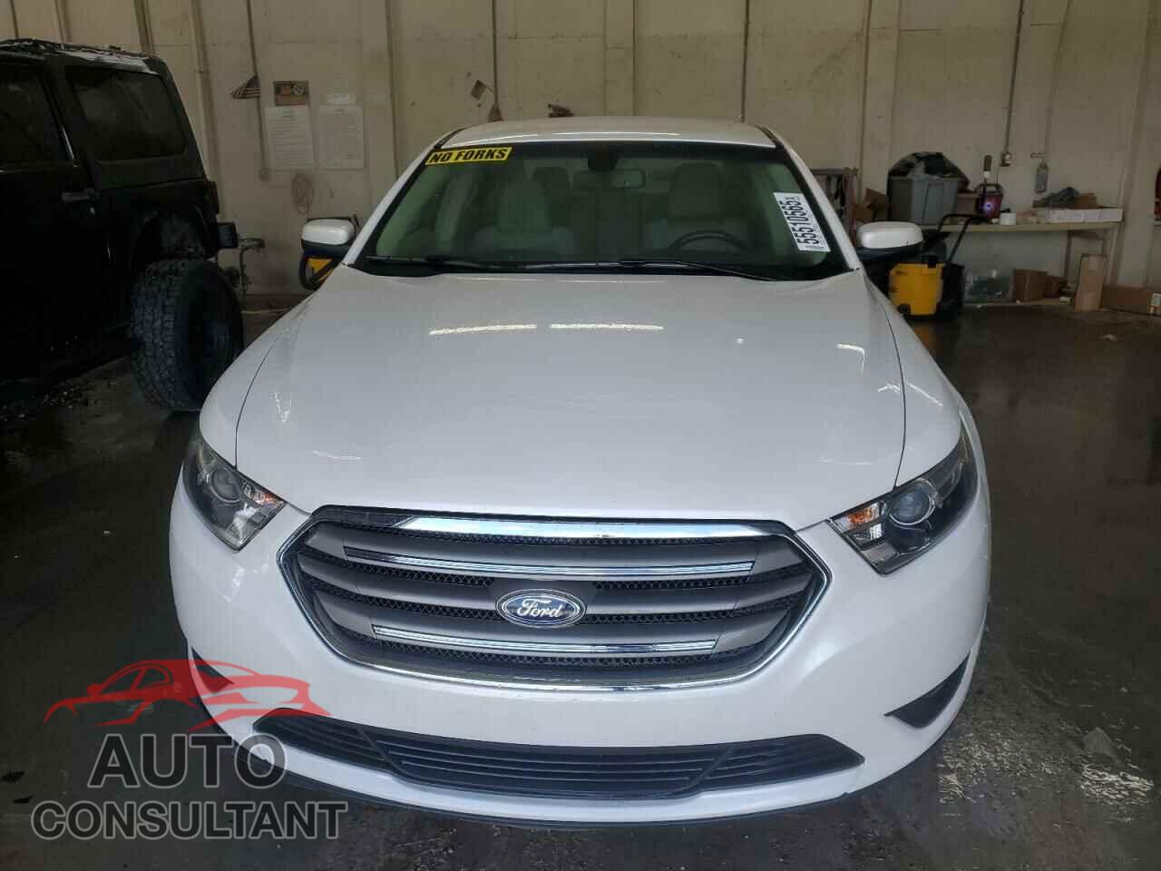 FORD TAURUS 2017 - 1FAHP2E80HG136890