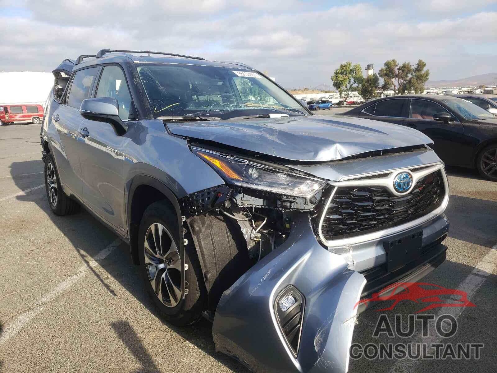 TOYOTA HIGHLANDER 2021 - 5TDHBRCH4MS028597