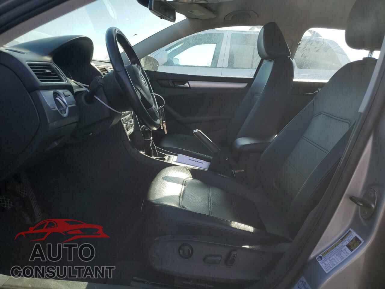 VOLKSWAGEN PASSAT 2012 - 1VWBP7A38CC027095