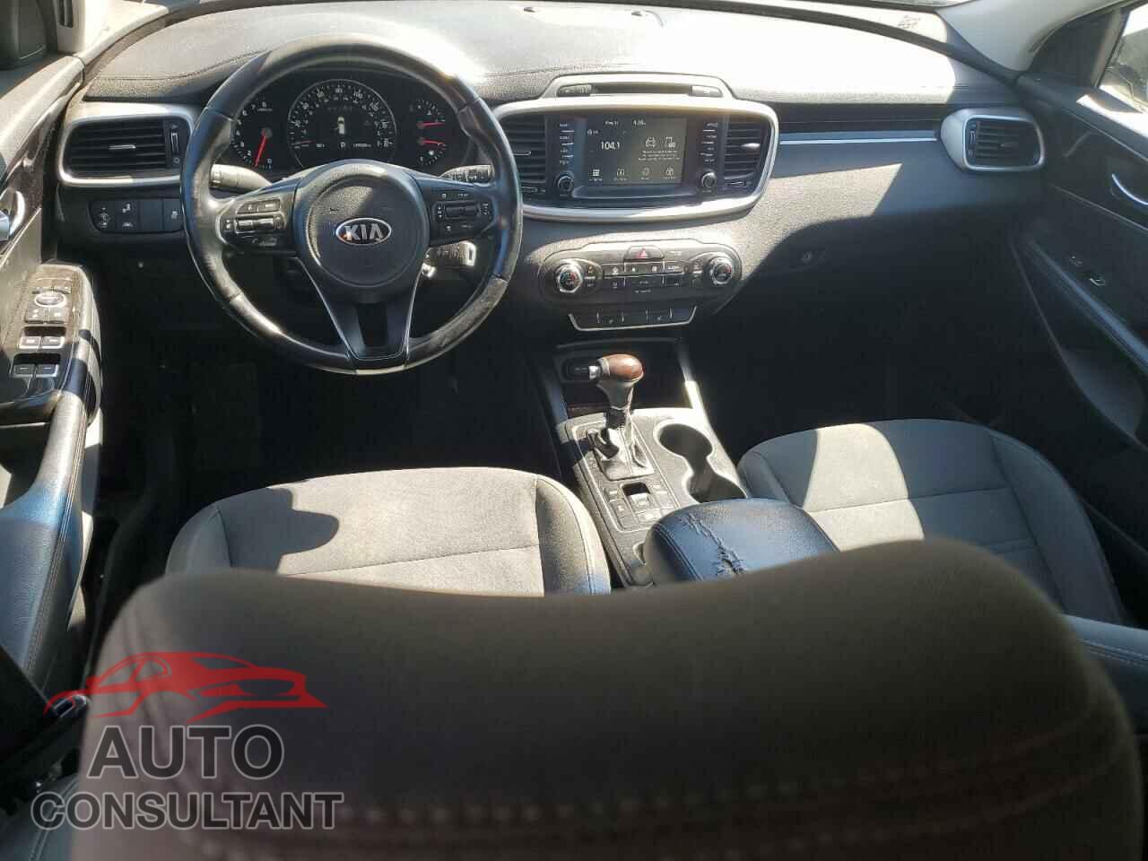 KIA SORENTO 2017 - 5XYPGDA59HG203745