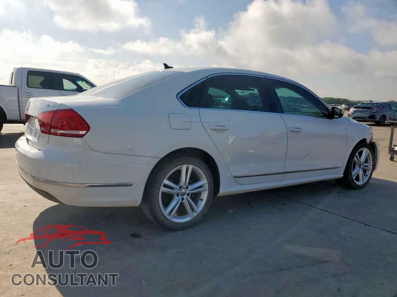 VOLKSWAGEN PASSAT 2013 - 1VWCN7A30DC051564