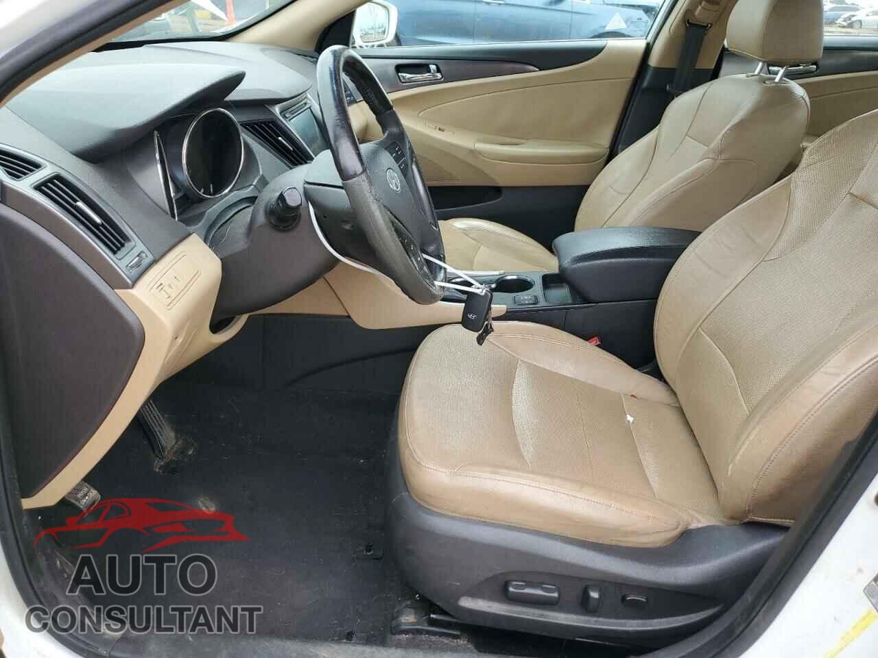 HYUNDAI SONATA 2011 - KMHEC4A45BA000249