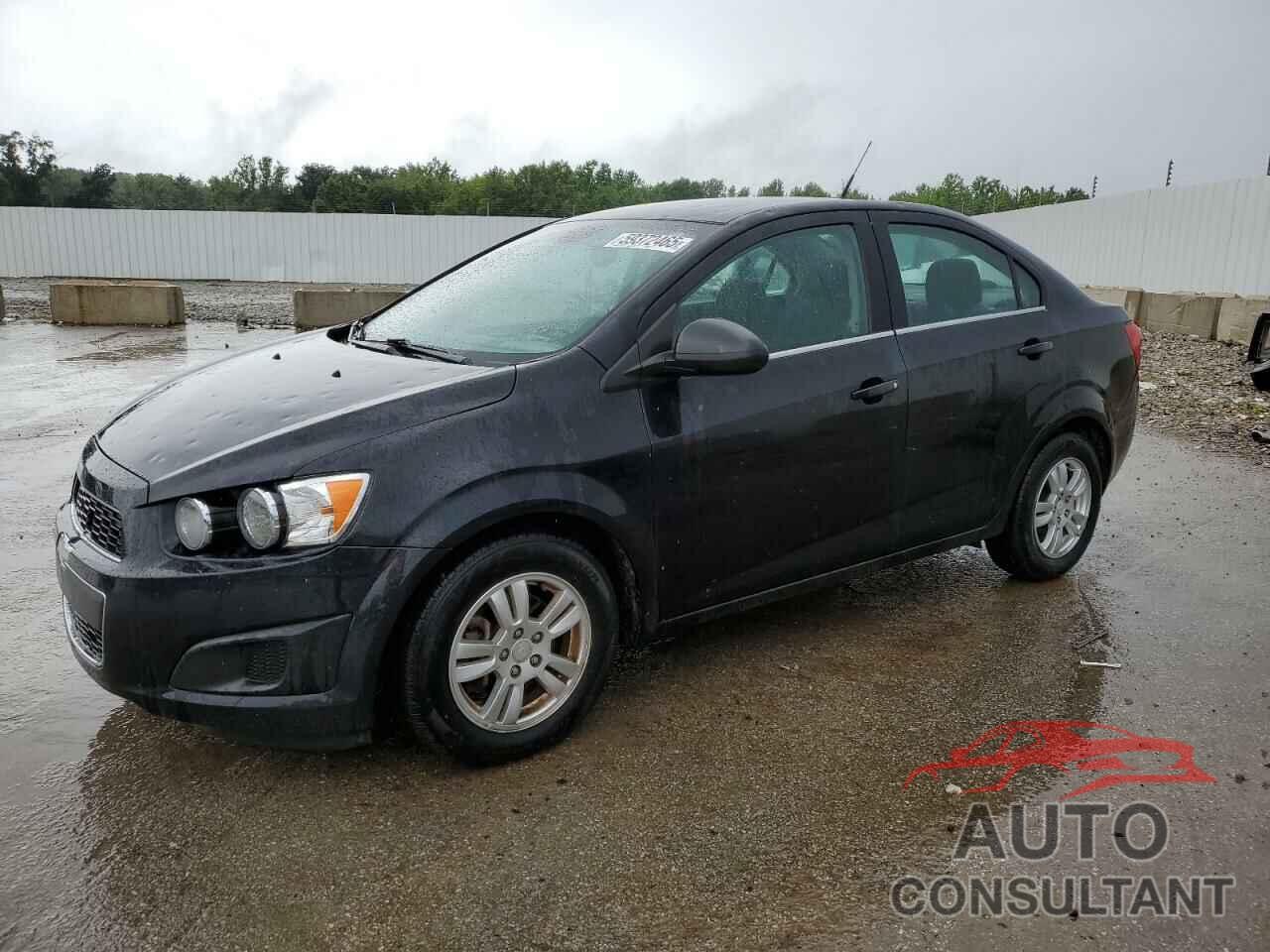 CHEVROLET SONIC 2013 - 1G1JC5SH8D4180878