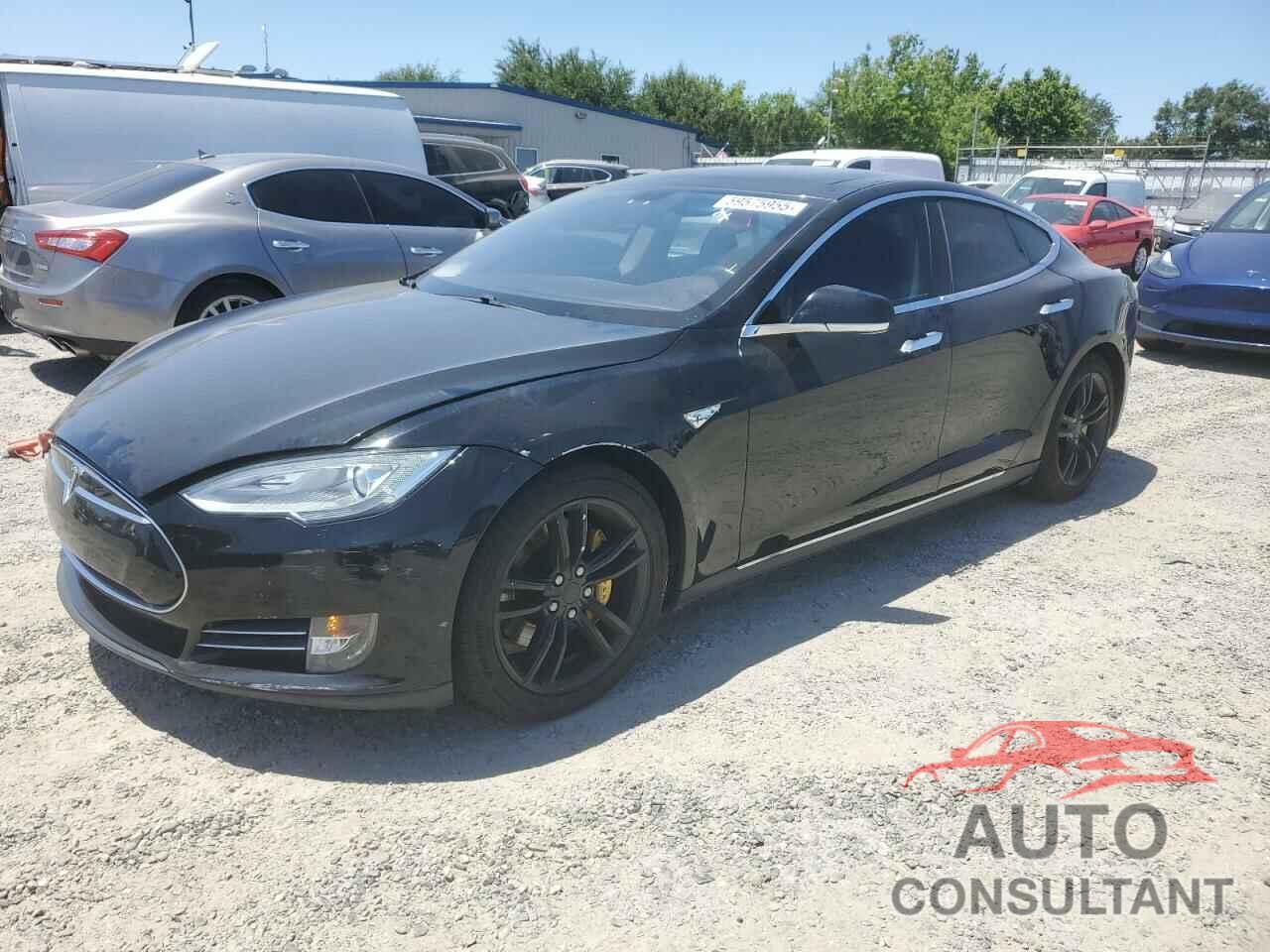 TESLA MODEL S 2013 - 5YJSA1DP8DFP13075