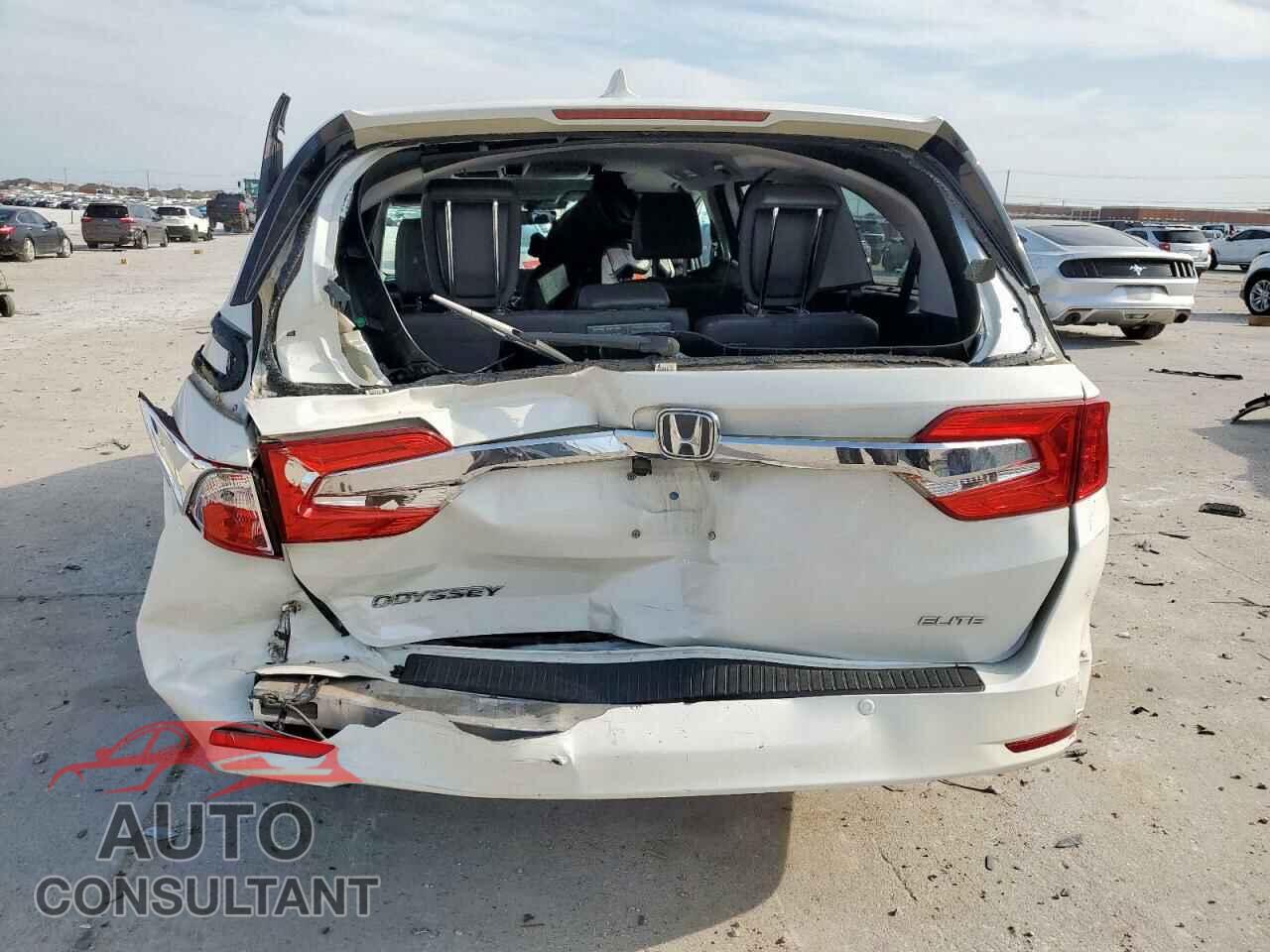 HONDA ODYSSEY 2018 - 5FNRL6H96JB098815