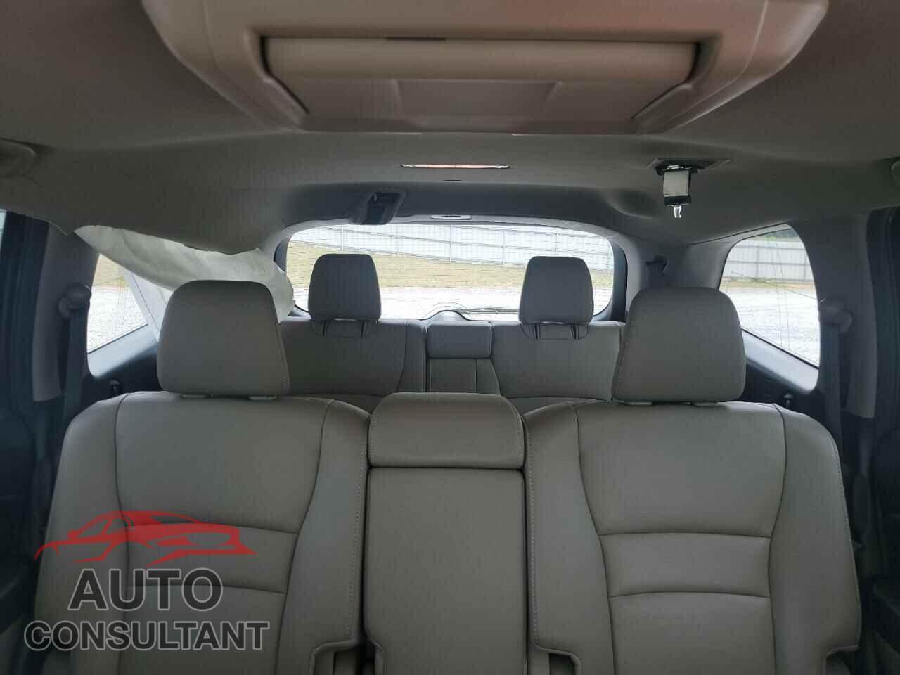 HONDA PILOT 2017 - 5FNYF5H9XHB014535