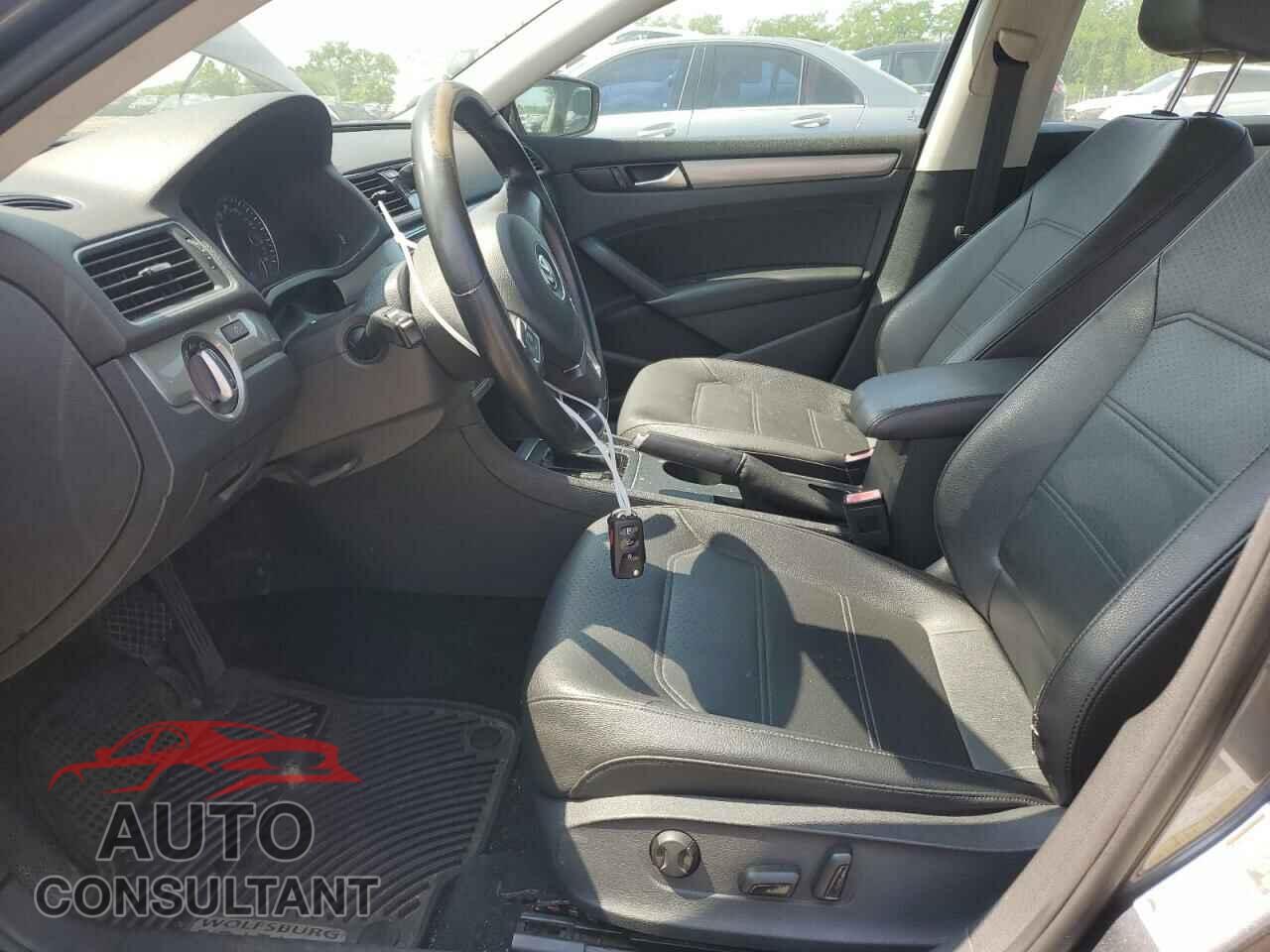 VOLKSWAGEN PASSAT 2014 - 1VWAT7A34EC037407