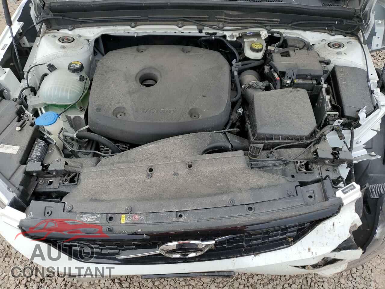 VOLVO XC40 2022 - YV4162UM0N2740586