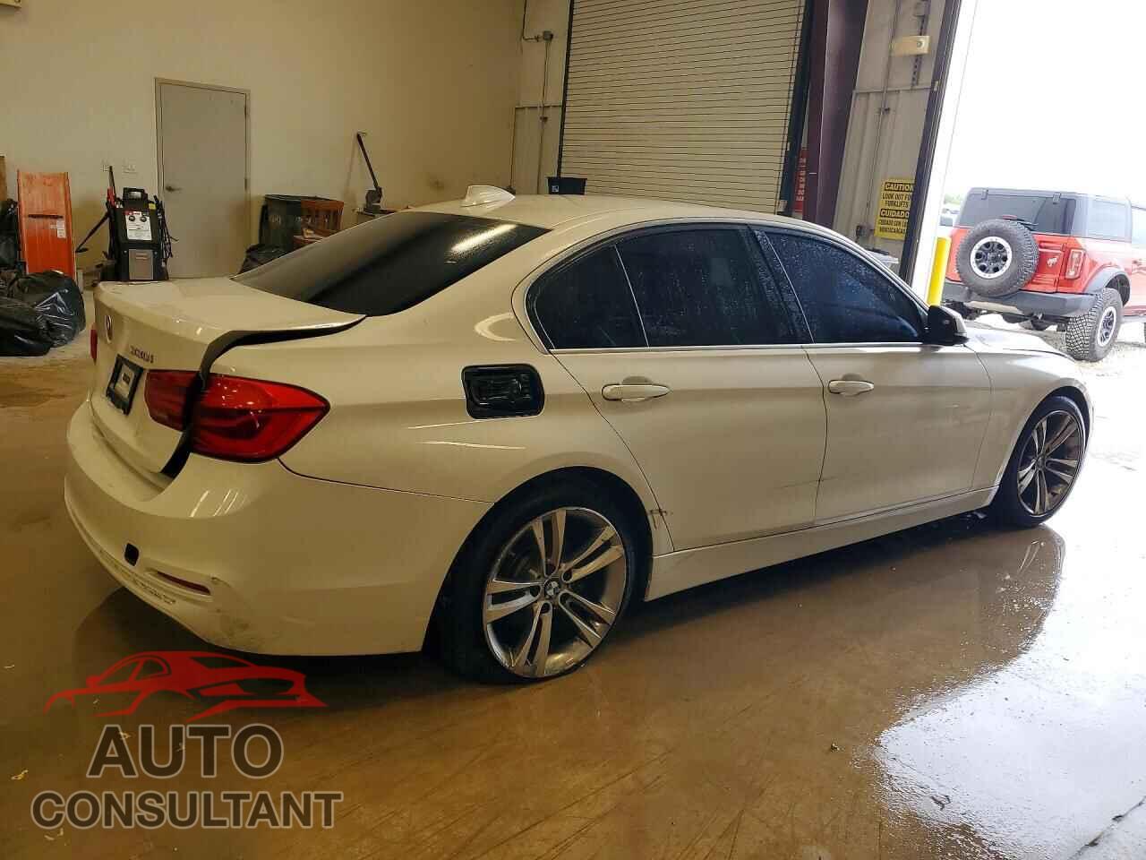 BMW 3 SERIES 2018 - WBA8B9C51JEE82667