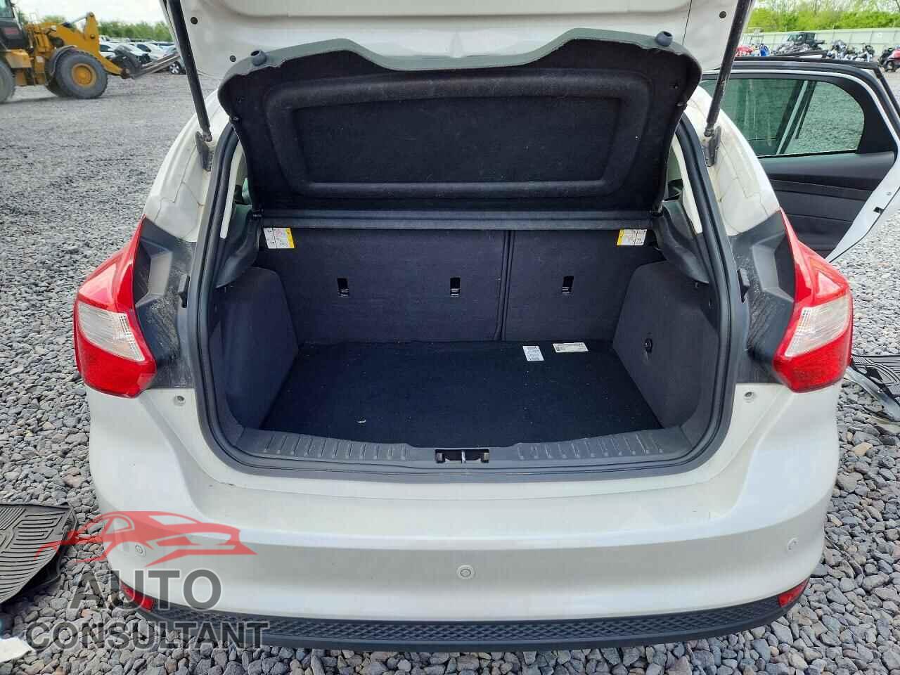 FORD FOCUS 2012 - 1FAHP3M20CL309570