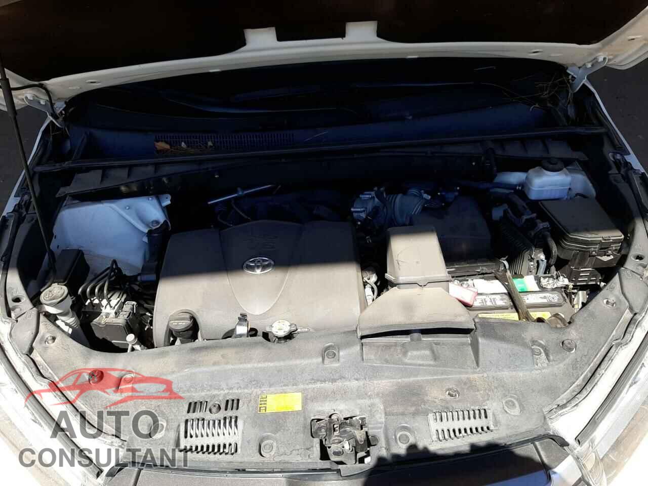 TOYOTA HIGHLANDER 2019 - 5TDZZRFH1KS329871
