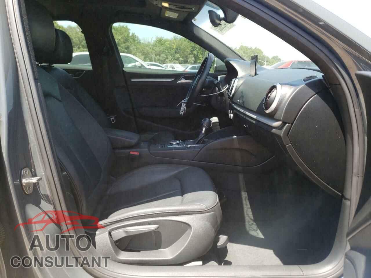 AUDI A3 2017 - WAUAUGFF5H1028022