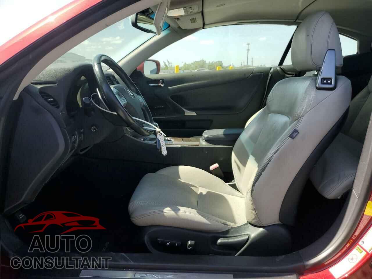 LEXUS IS 2012 - JTHFF2C29C2524305
