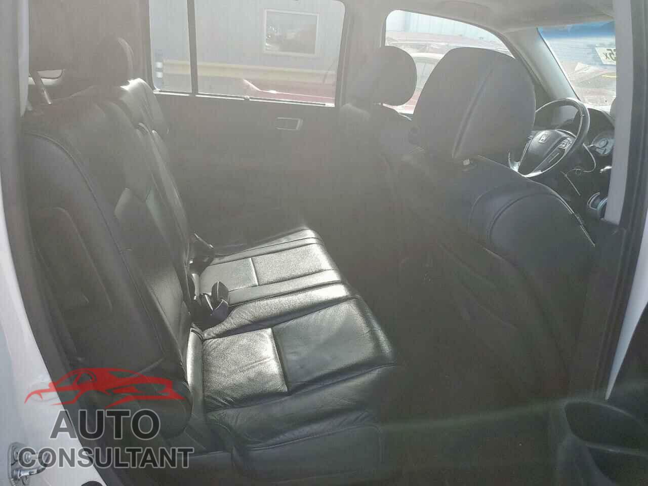 HONDA PILOT 2011 - 5FNYF3H98BB005411