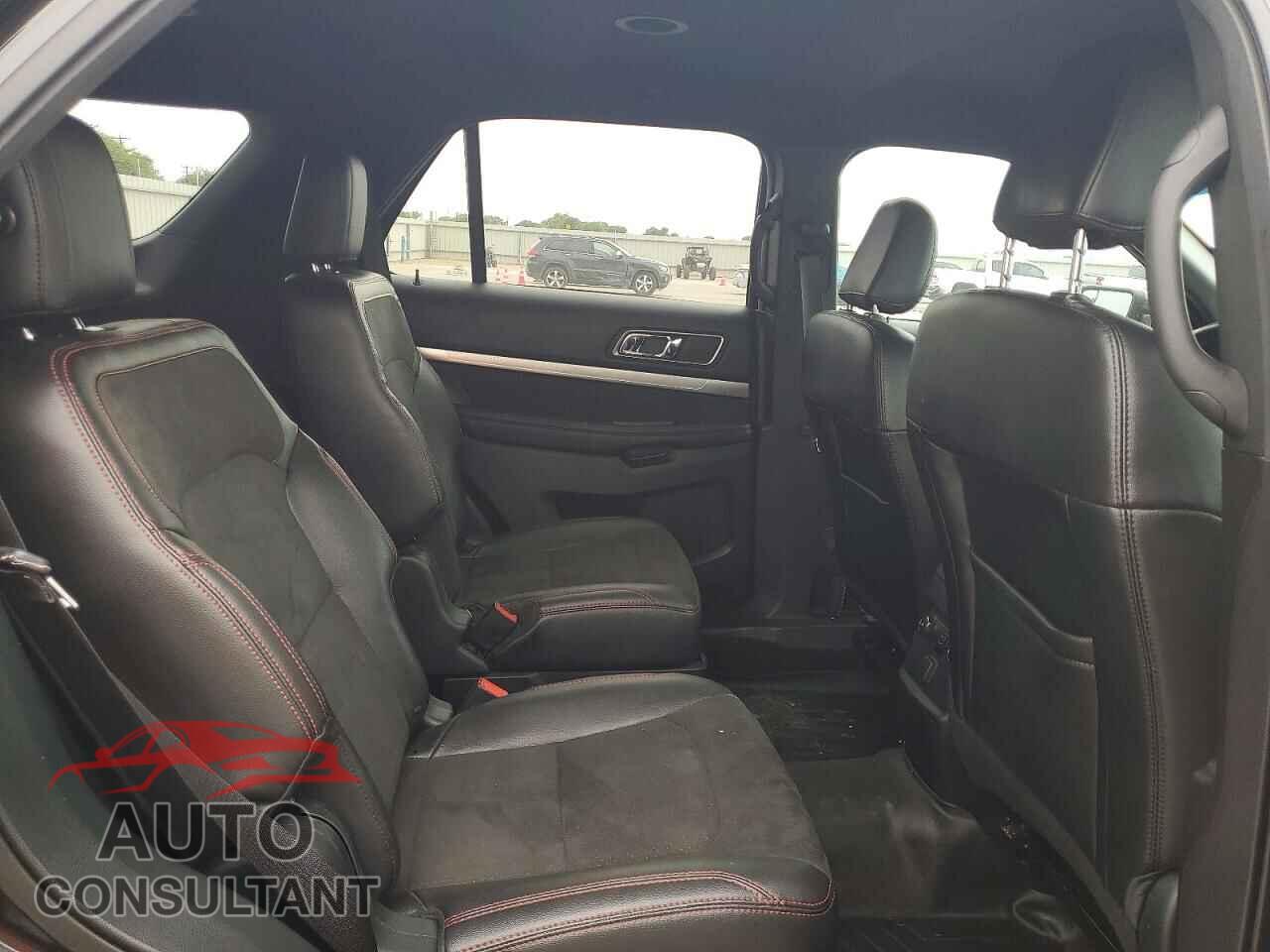FORD EXPLORER 2018 - 1FM5K7D85JGC85369