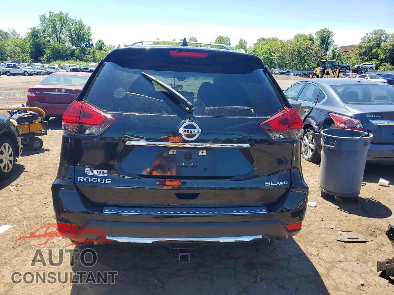 NISSAN ROGUE 2017 - 5N1AT2MV8HC732945