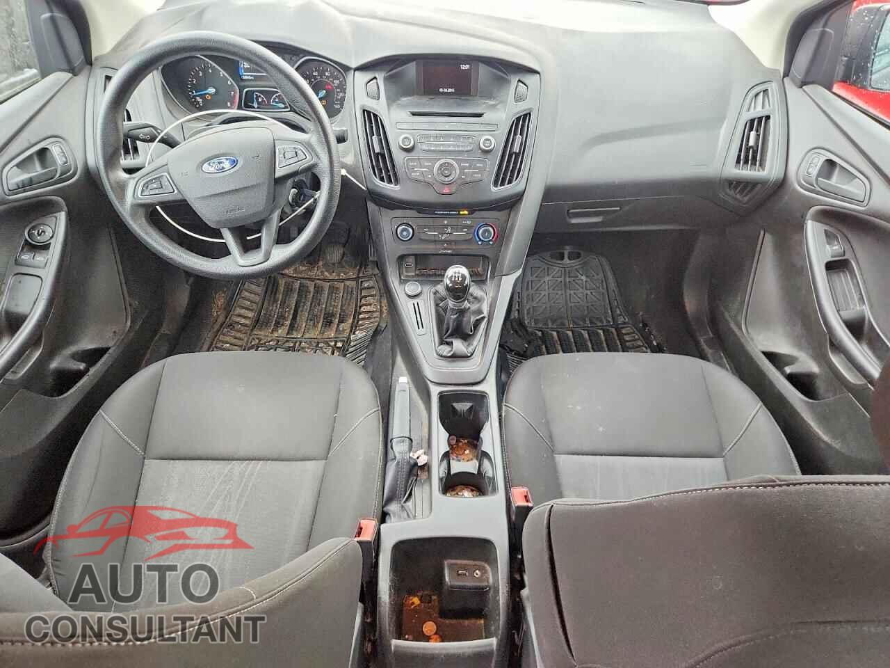 FORD FOCUS 2015 - 1FADP3E20FL312325