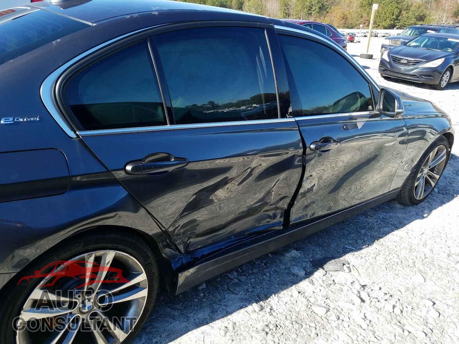 BMW 3 SERIES 2017 - WBA8E1C33HA156844