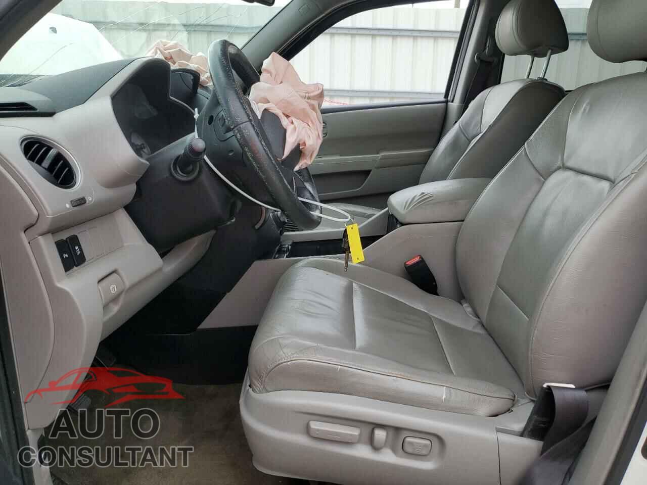 HONDA PILOT 2015 - 5FNYF3H97FB008225