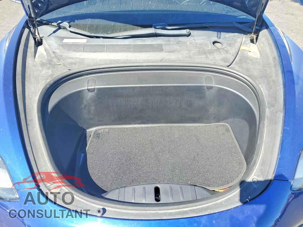 TESLA MDL 3 STD 2018 - 5YJ3E1EA2JF059253