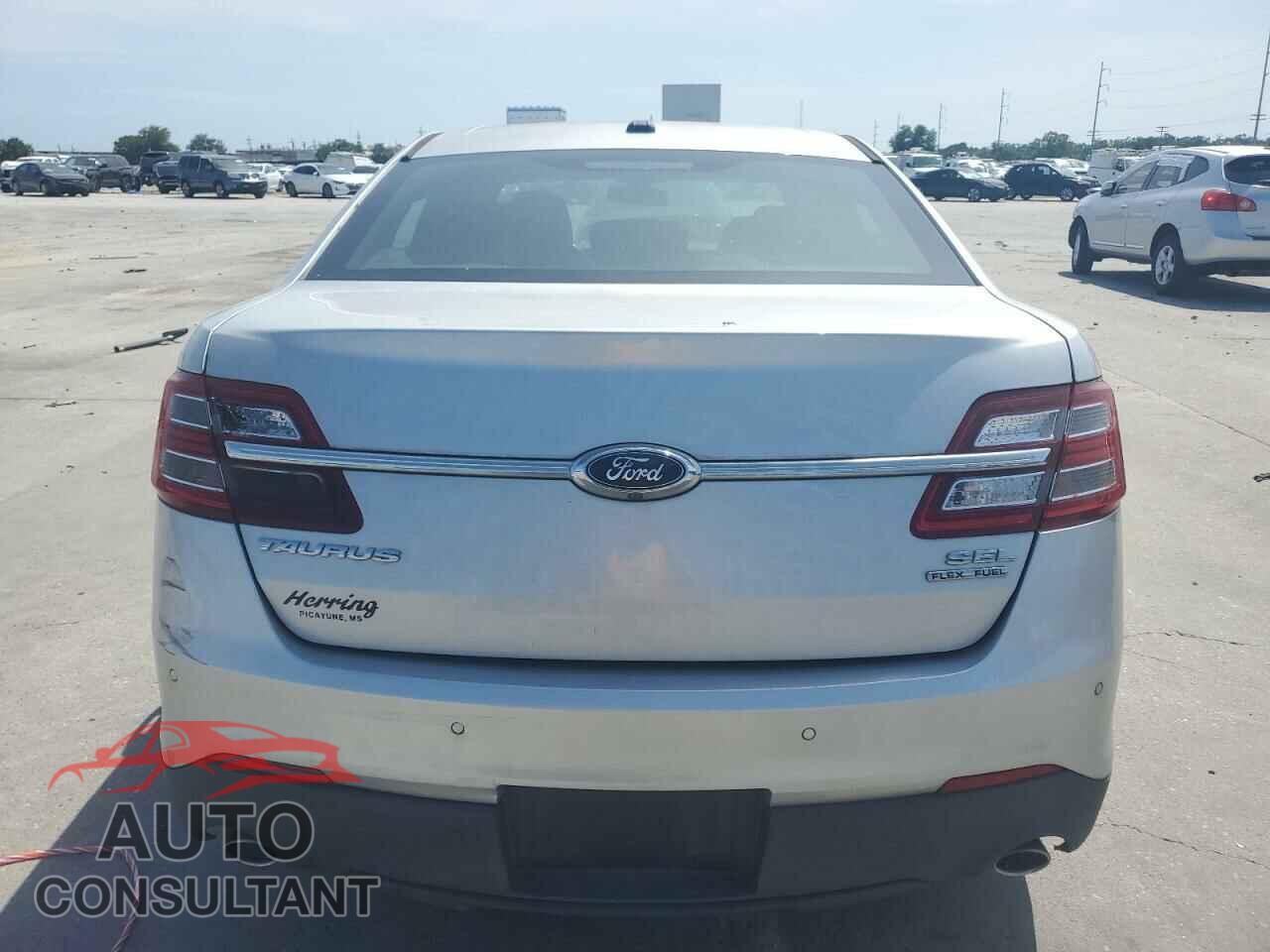 FORD TAURUS 2017 - 1FAHP2E80HG121032
