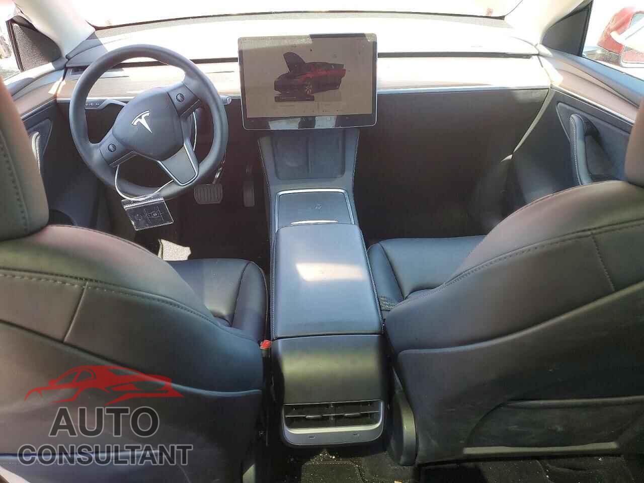 TESLA MODEL Y 2024 - 7SAYGAEE9RF036313