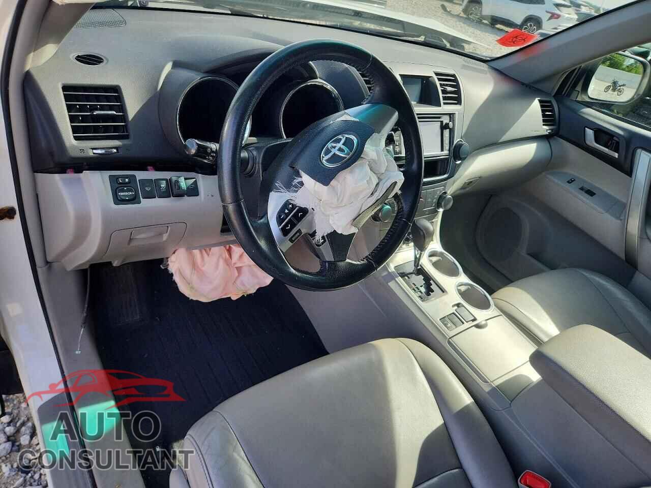 TOYOTA HIGHLANDER 2013 - 5TDBK3EH8DS189695