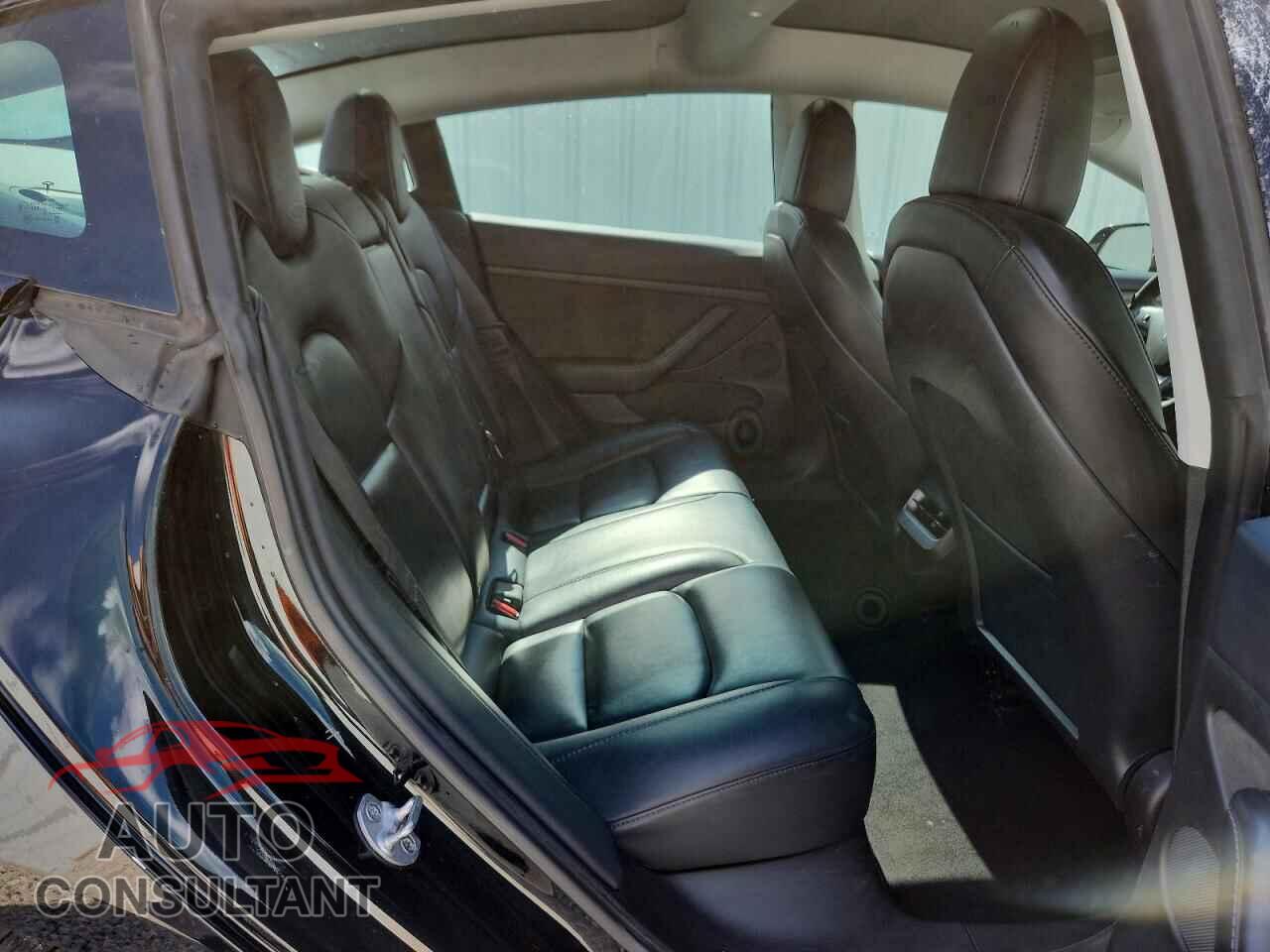 TESLA MODEL 3 2023 - 5YJ3E1EA5PF456710