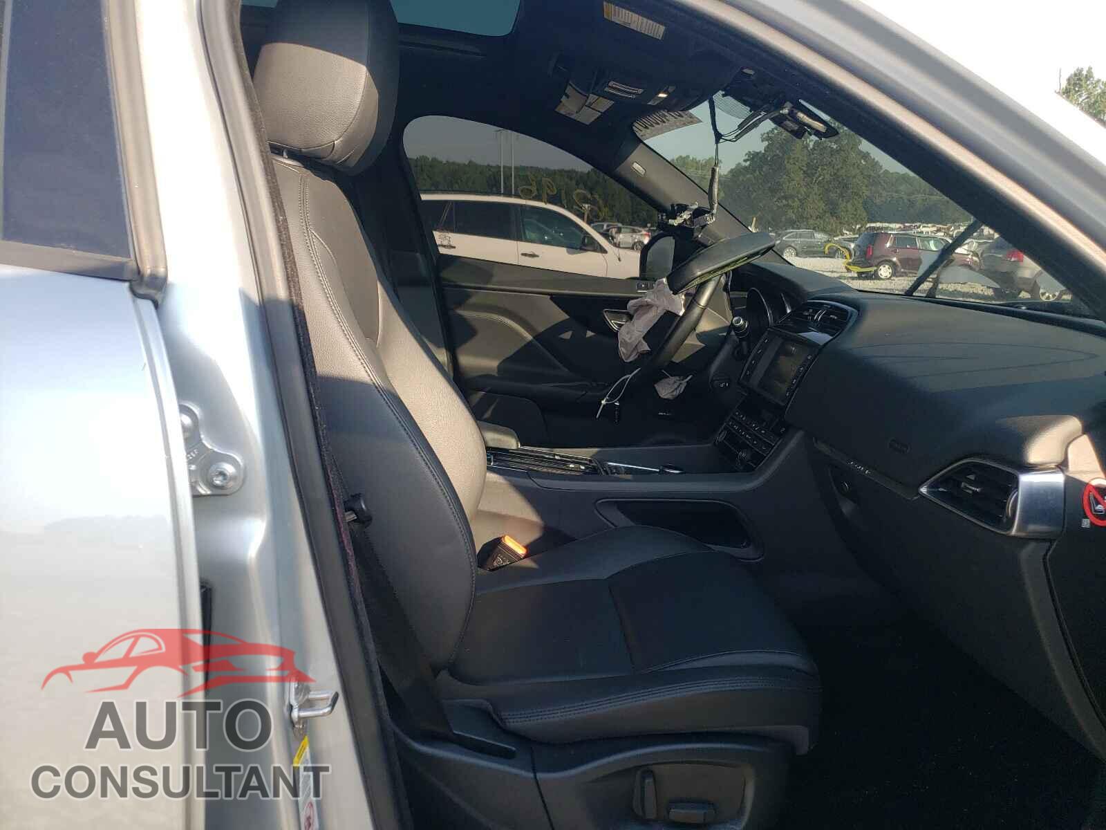 JAGUAR F-PACE 2018 - SADCJ2FX0JA282585