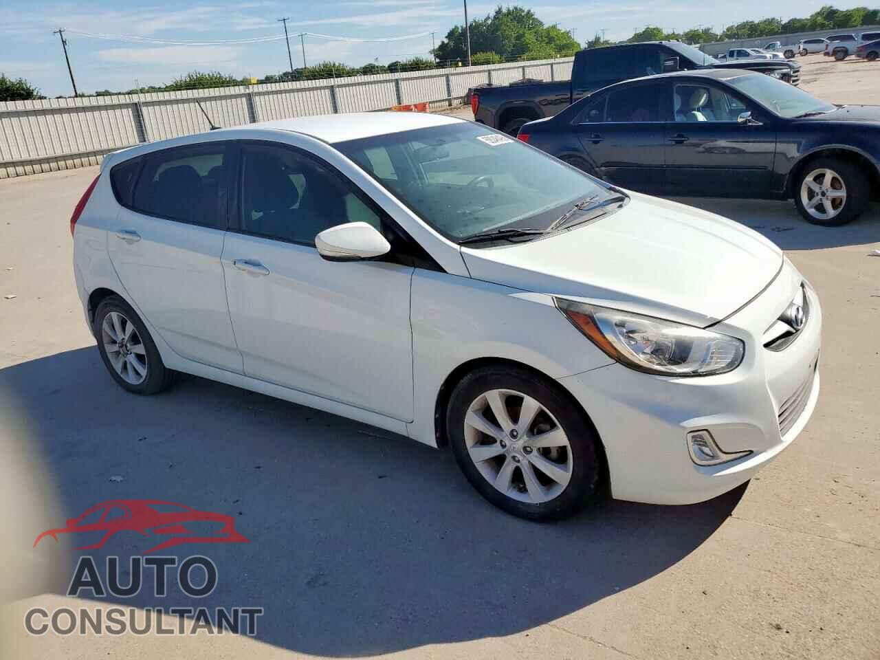 HYUNDAI ACCENT 2013 - KMHCU5AE6DU077443