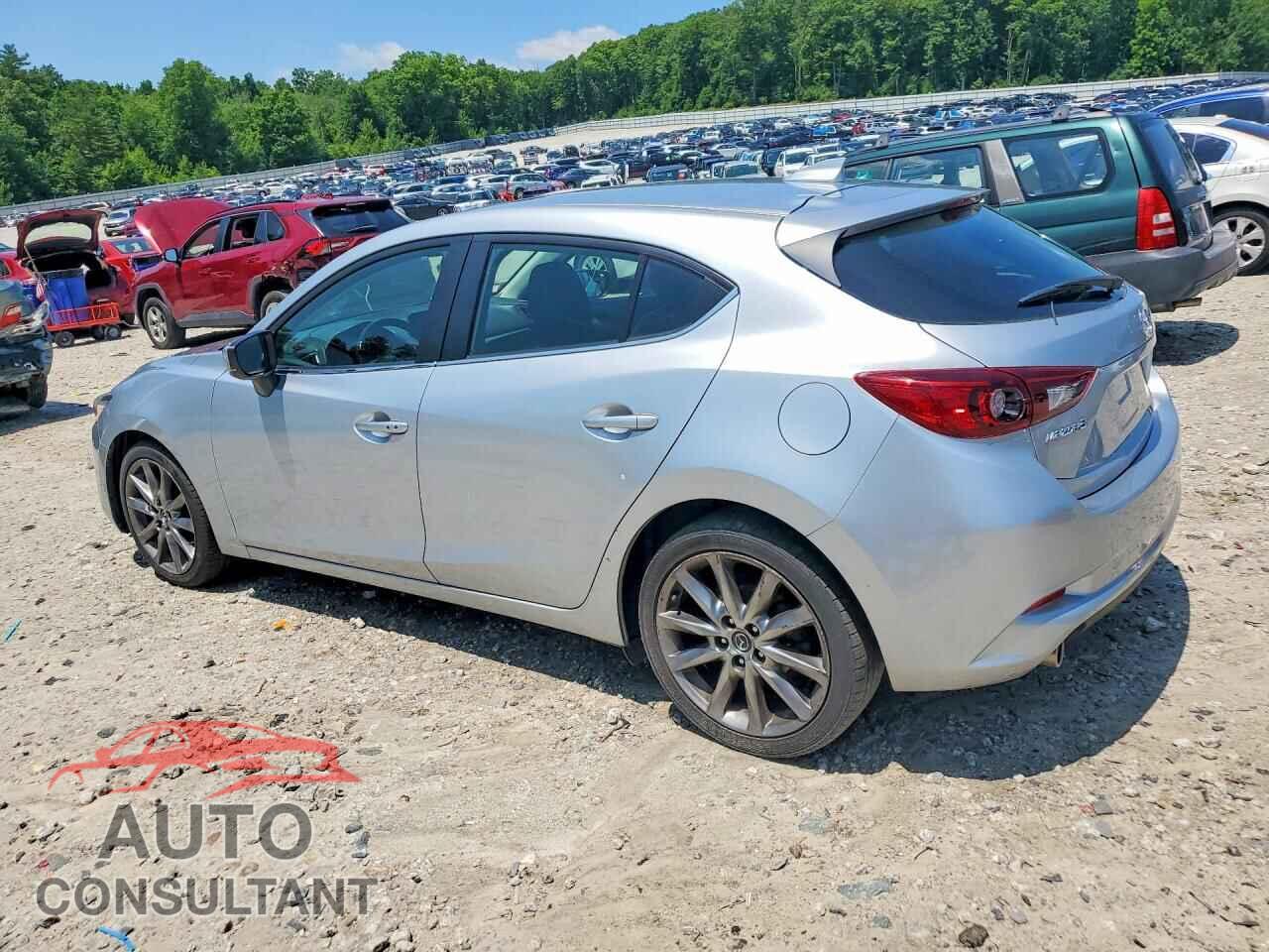 MAZDA 3 2018 - 3MZBN1L39JM231318