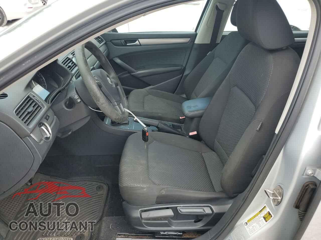 VOLKSWAGEN PASSAT 2015 - 1VWAT7A32FC044986
