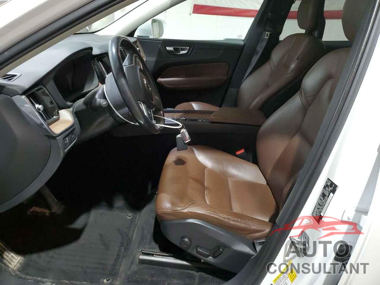 VOLVO XC60 2018 - YV4102RK8J1017724