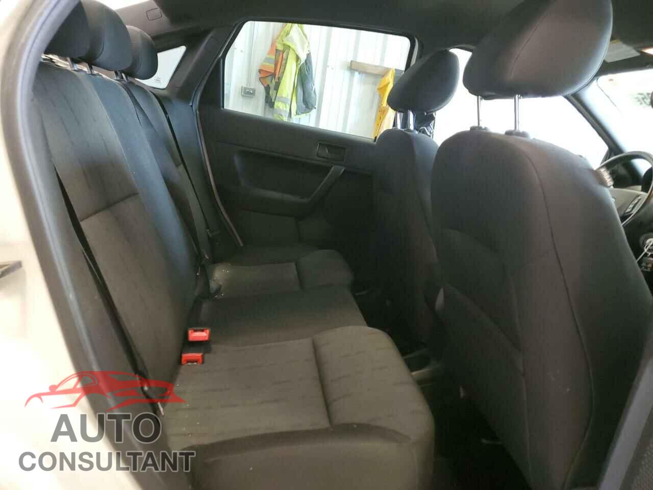 FORD FOCUS 2011 - 1FAHP3FN0BW110927