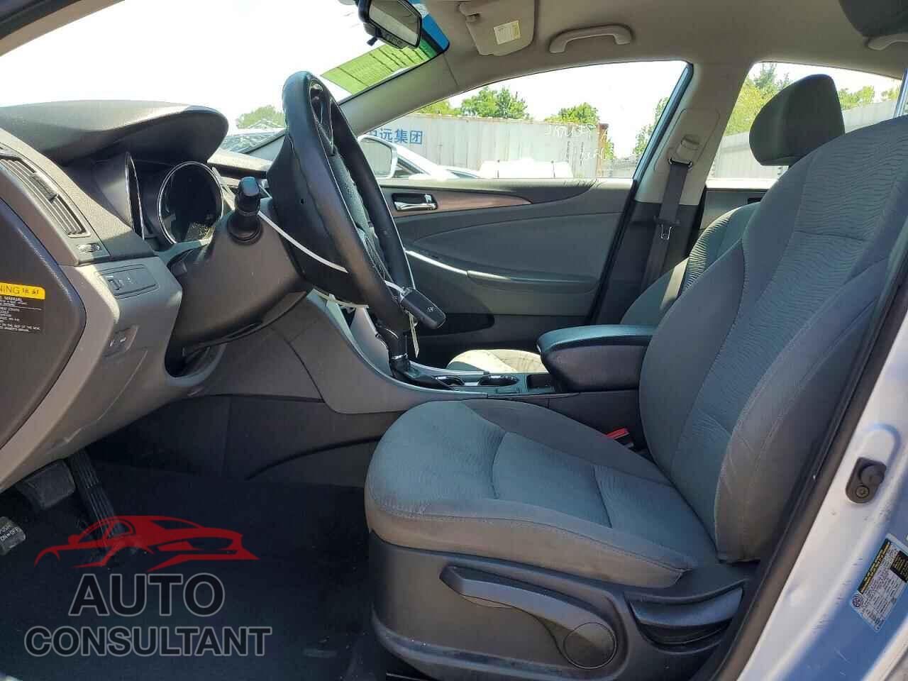 HYUNDAI SONATA 2013 - KMHEC4A48DA099328