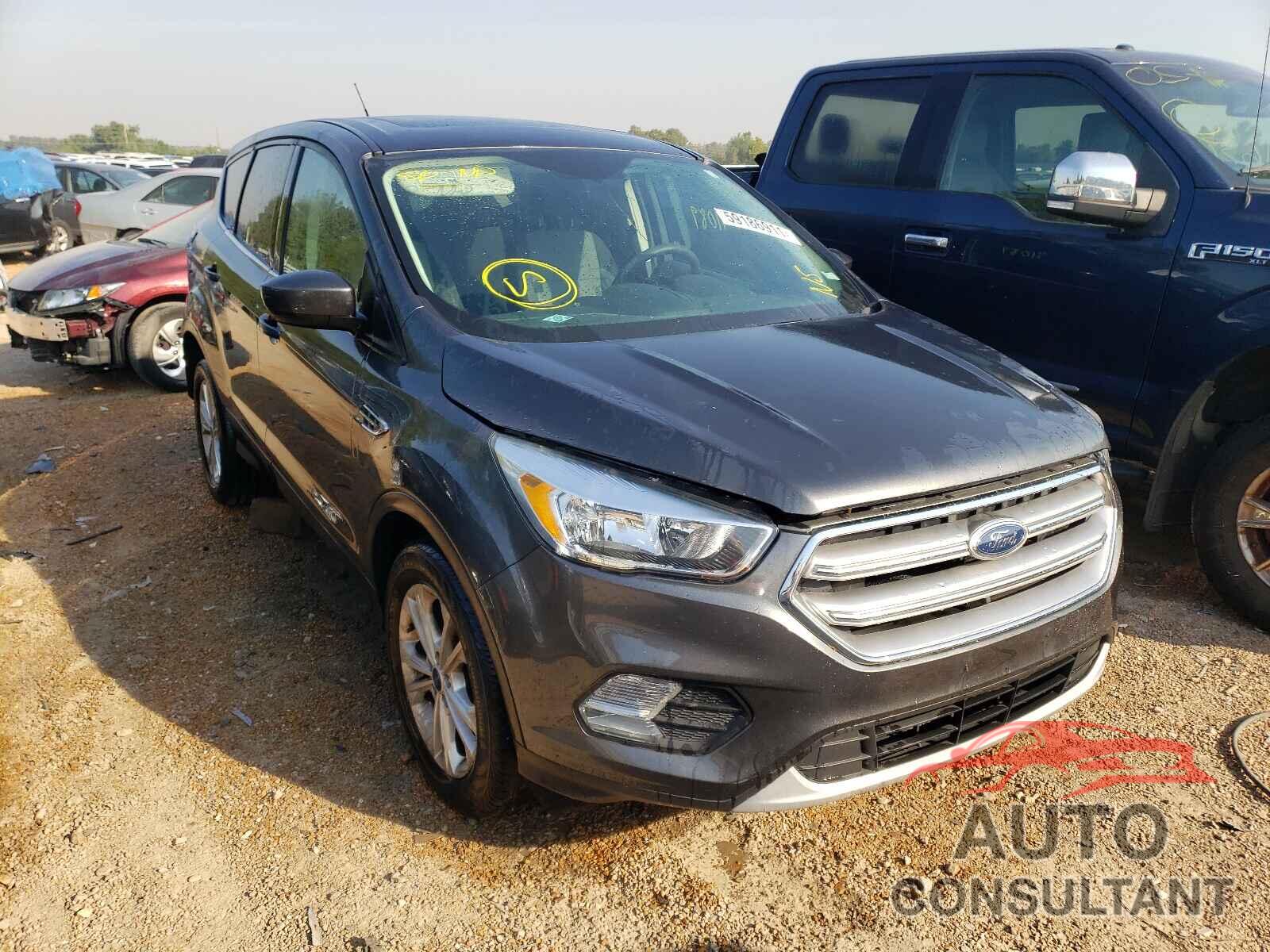 FORD ESCAPE 2017 - 1FMCU0GD5HUC38470