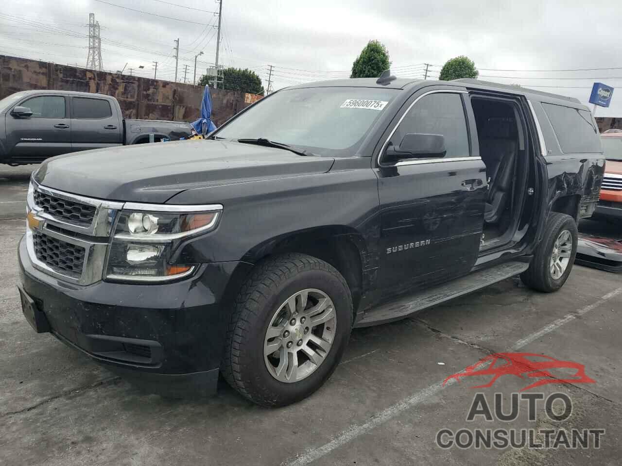 CHEVROLET SUBURBAN 2018 - 1GNSKHKC4JR151355