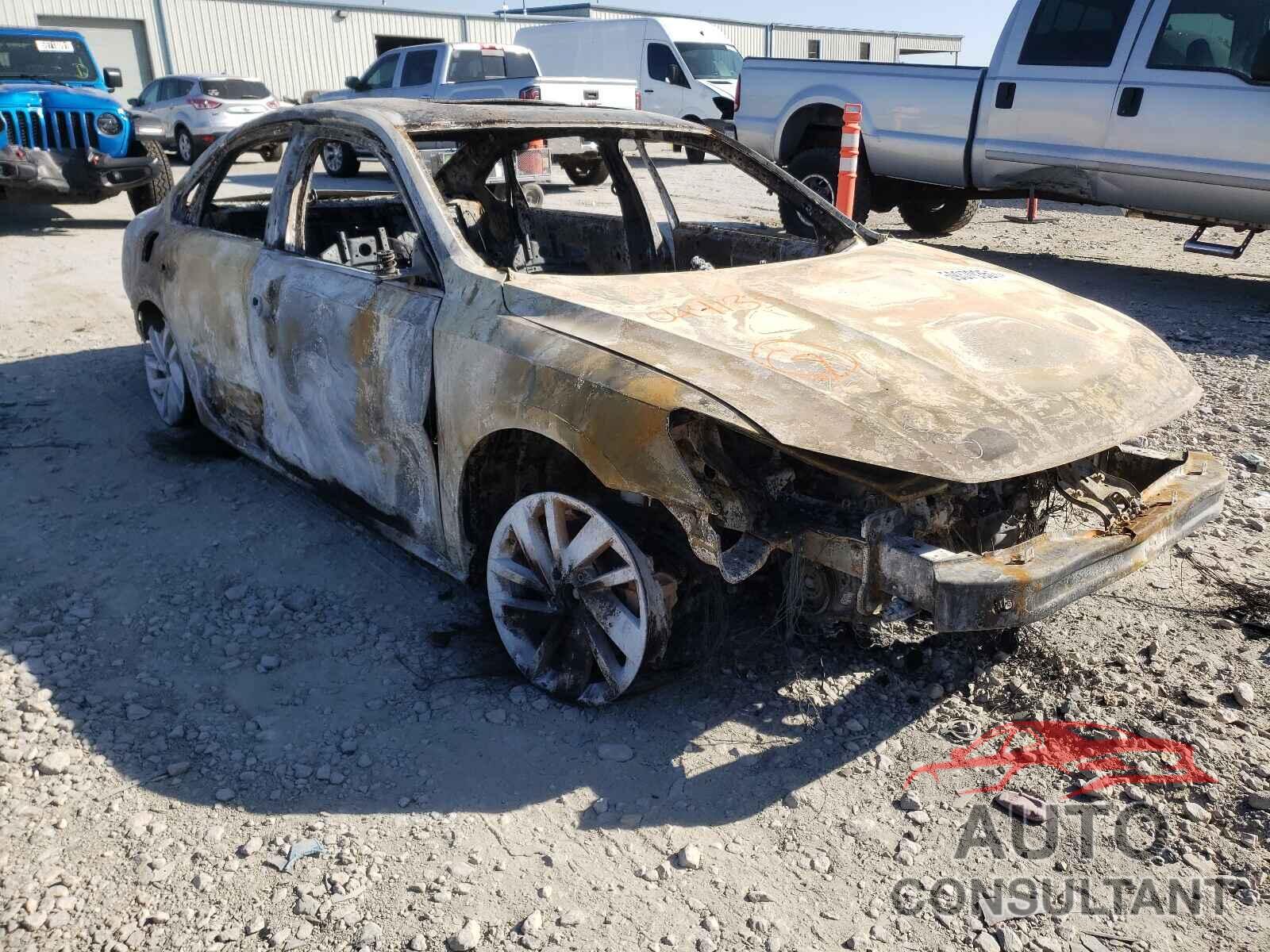 VOLKSWAGEN PASSAT 2018 - 1VWBA7A30JC044133