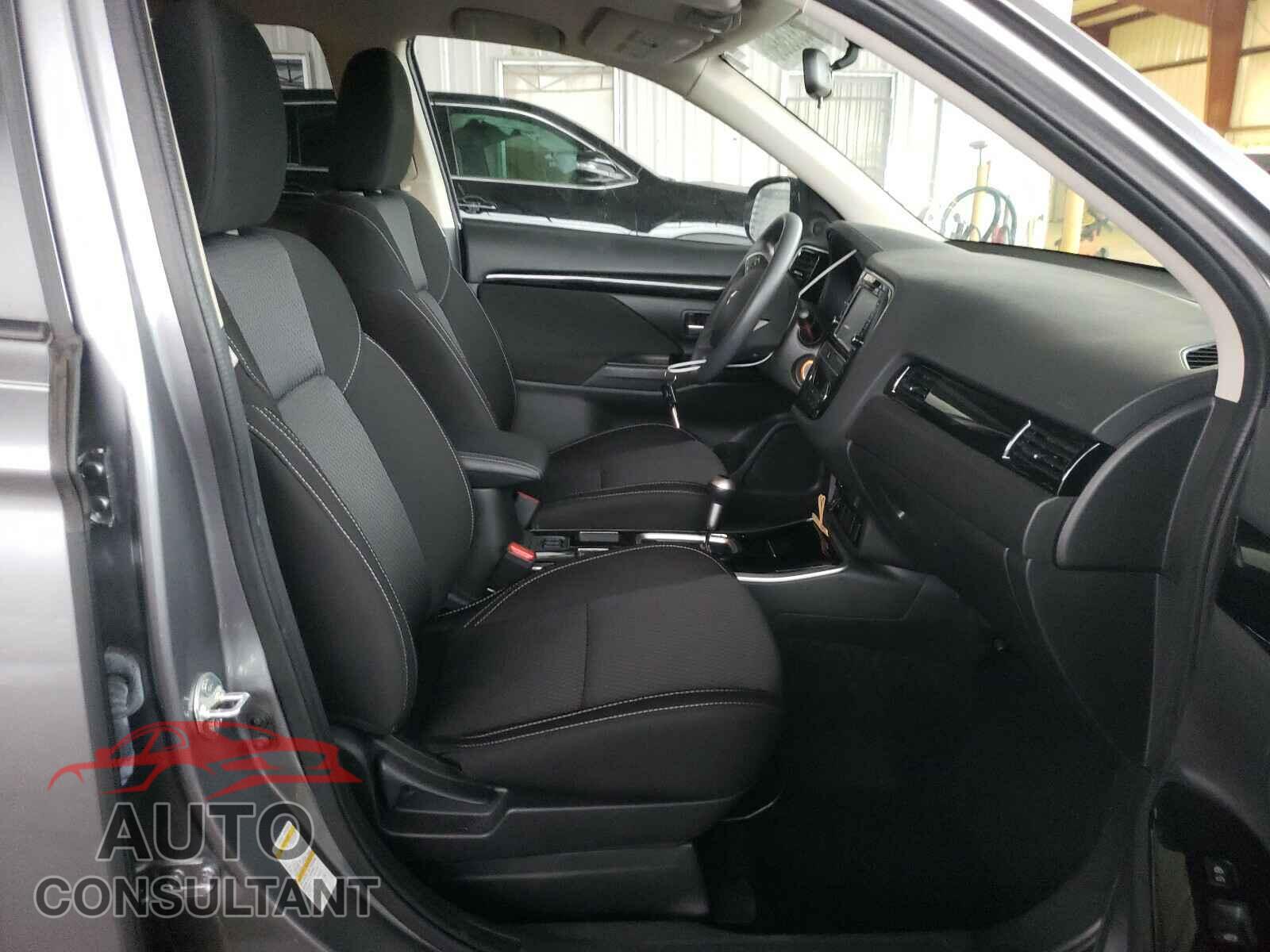 MITSUBISHI OUTLANDER 2019 - JA4AD2A30KZ013885