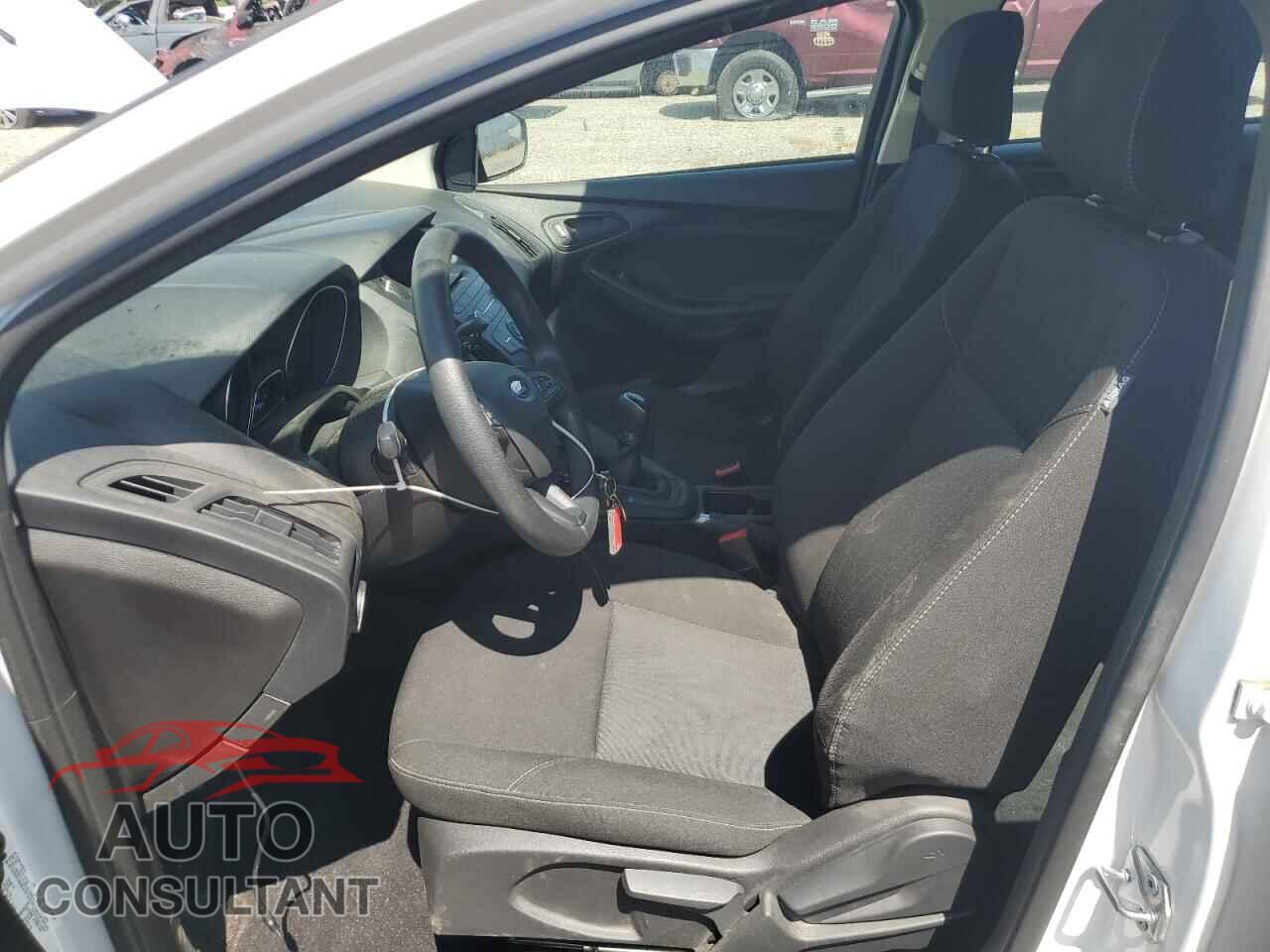 FORD FOCUS 2017 - 1FADP3E20HL242425