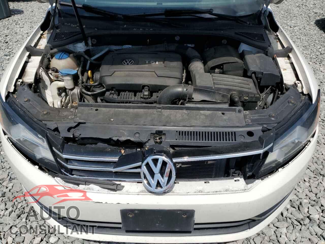 VOLKSWAGEN PASSAT 2015 - 1VWAT7A36FC033201