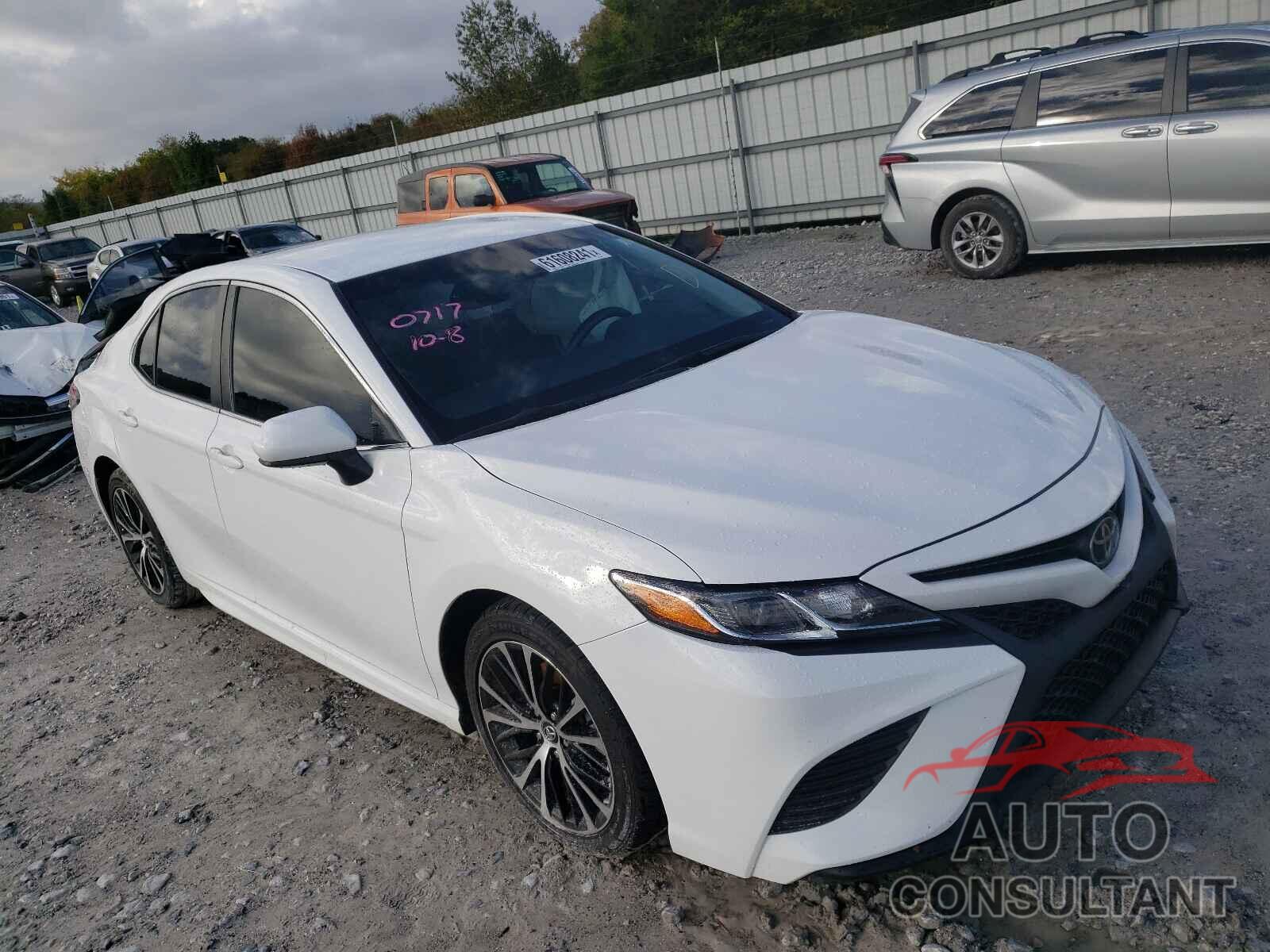 TOYOTA CAMRY 2018 - 4T1B11HK1JU020717