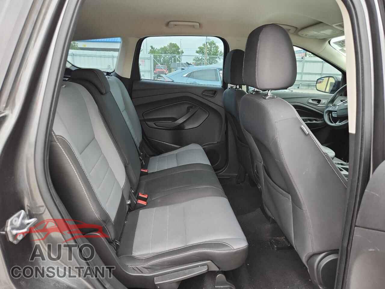 FORD ESCAPE 2017 - 1FMCU0F71HUC84289