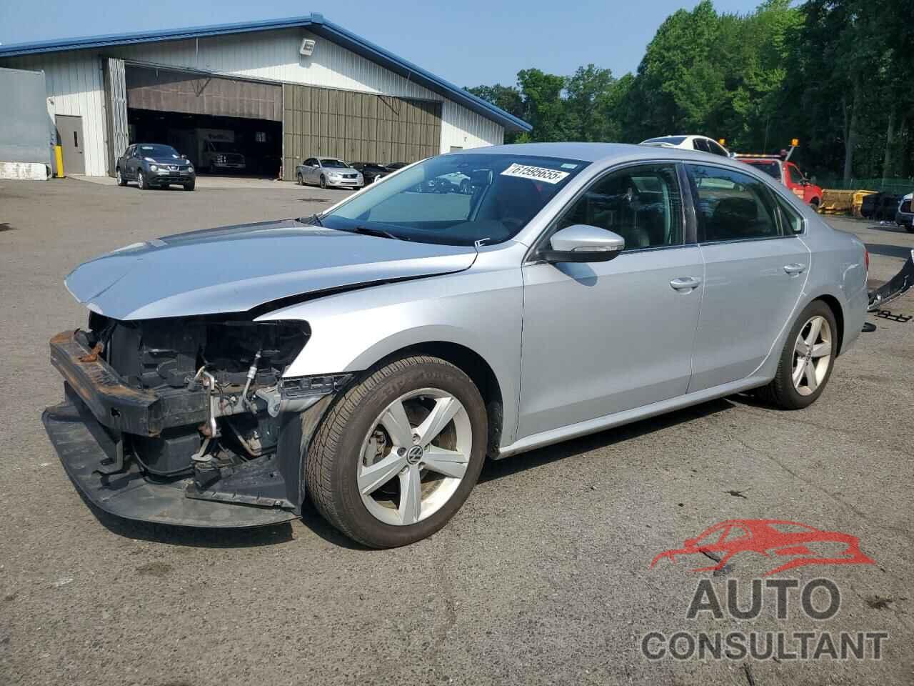 VOLKSWAGEN PASSAT 2012 - 1VWBH7A32CC093624