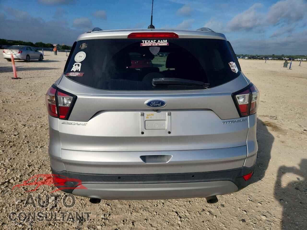 FORD ESCAPE 2017 - 1FMCU0JD4HUC24567