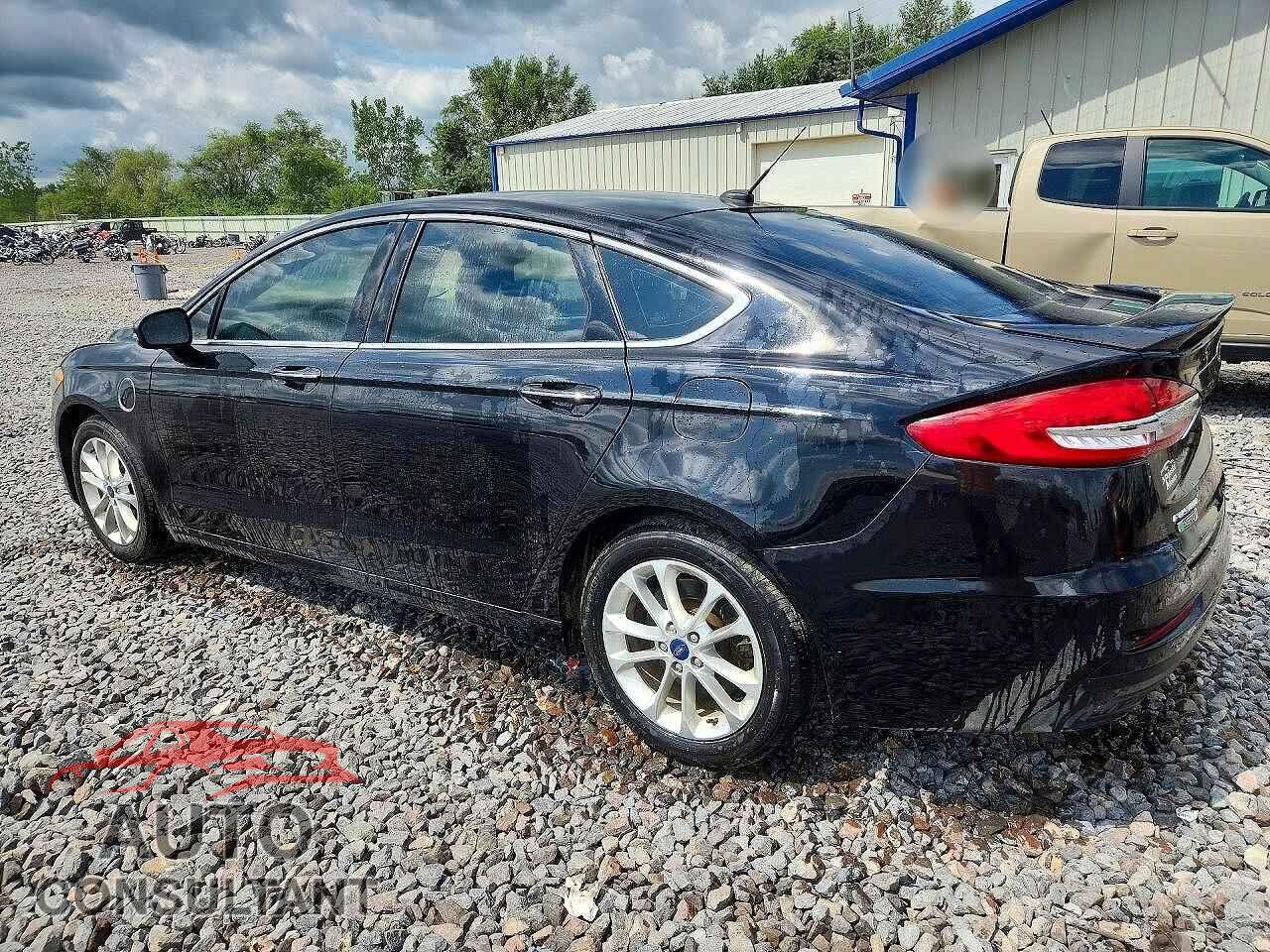 FORD FUSION 2019 - 3FA6P0SU4KR201852