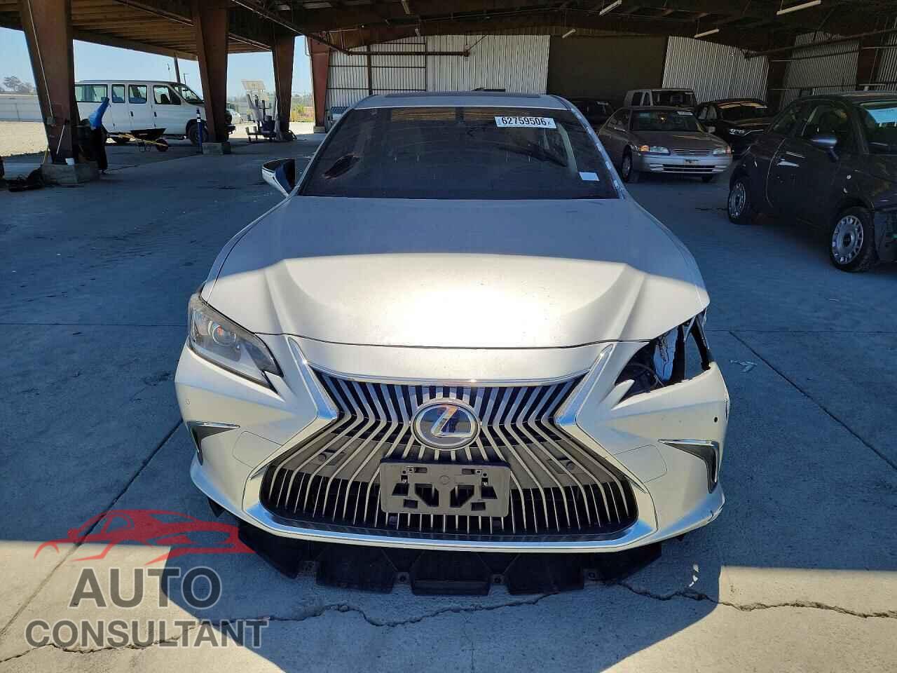 LEXUS ES300 2019 - JTHB21B11K2004580